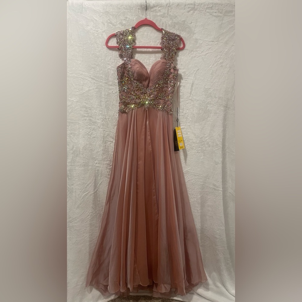 Dress ROYAL QUEEN size 4 Elegant Pink Embellished Evening Gown